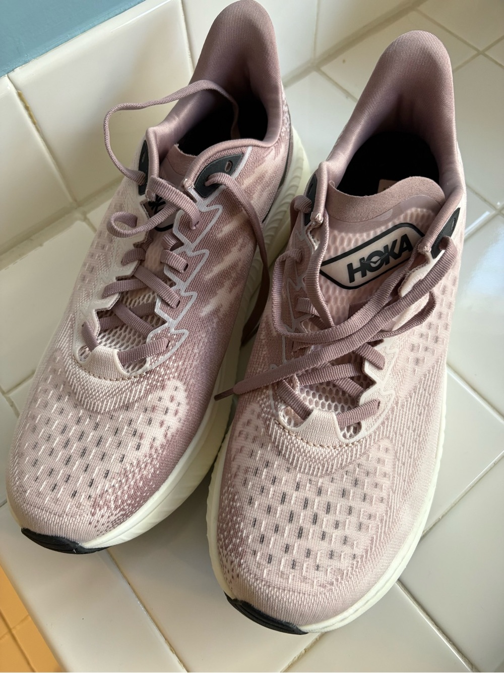 NWOB Hoka One One Women's Mach 6 LA Running Sneakers Cosmic Pearl/ Quartzite 11B - Picture 7 of 8